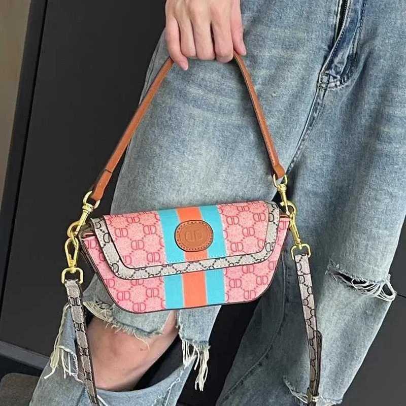 2024 Nieuwe luxe handtas van hoge kwaliteit Fabriek directe verkoop familie onderarm high-end bedrukt zadel dames middeleeuws draagbaar een crossbody klein vierkant oude bloem