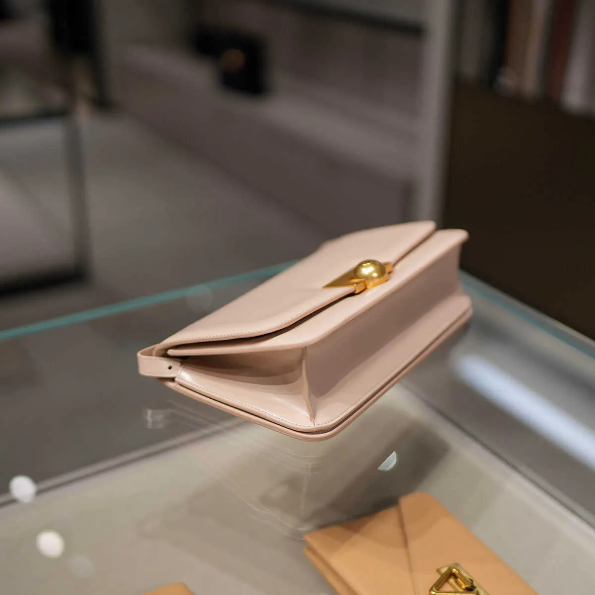 Kvinnors designer lyxhandväskor botteg vena väskor medium öppen kant pärlstav kohud naken rosa jord x