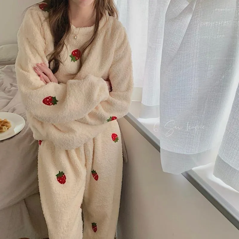 Women's Sleepwear Strawberry Women Pajamas Set Winter Fleece Velvet 2 Pcs Pant Home Suit Fluffy Korean Cute Piiama Warm Night Wear 2023