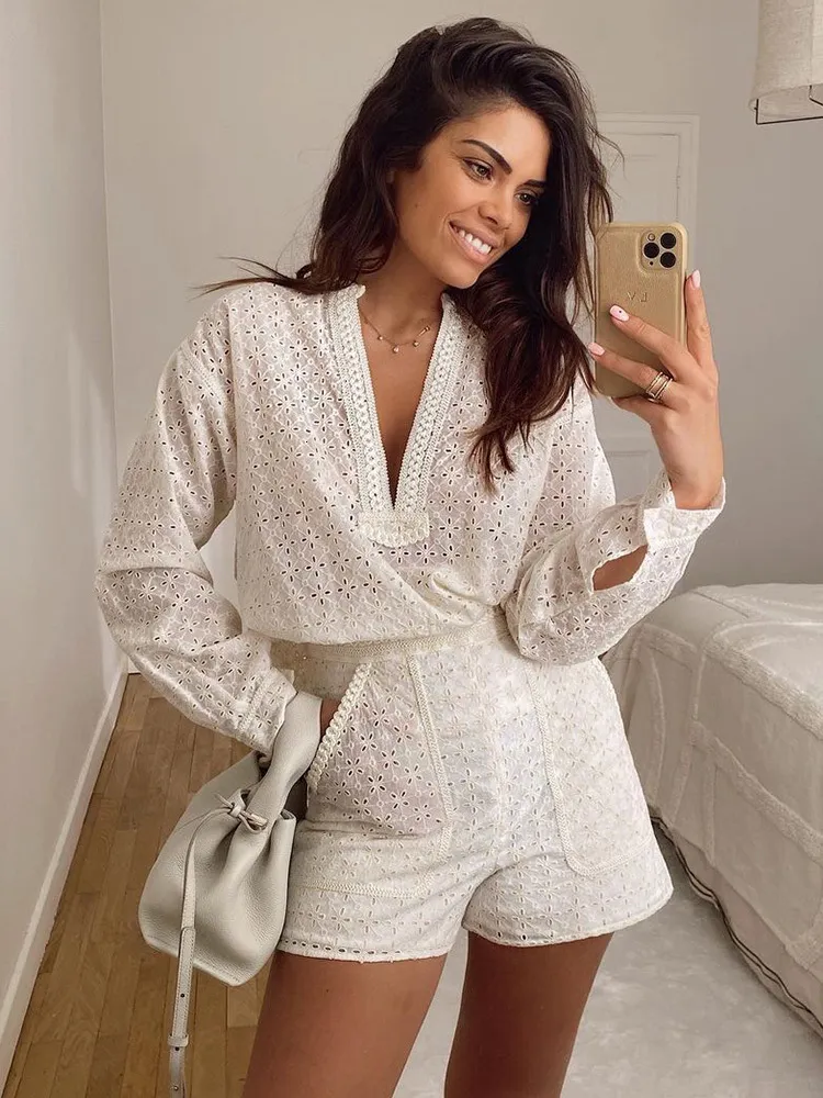 Calças femininas de duas peças Férias Boho Cutwork Bordado Conjunto Mulheres Roupas Blusa Top e Shorts de Cintura Alta Define Womens Outfits Co Ord 230906