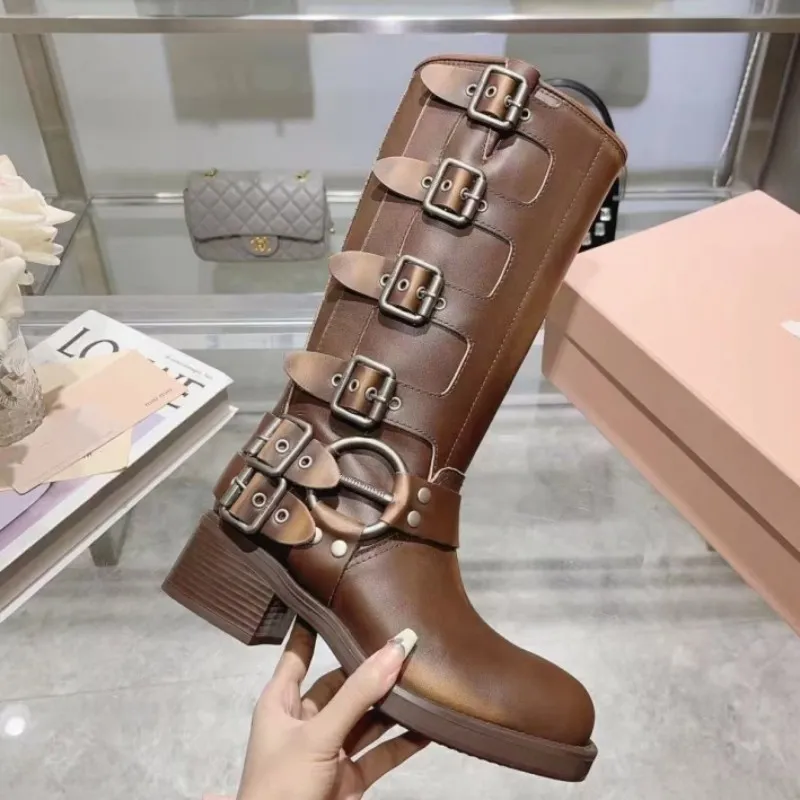 Autumn and Brand Fashion New Designer Boots Sales Dance Women's Shoes Thick Leather Moving Shoes Leather Buckle Decorative Casual Shoes Stor storlek 40 med låda