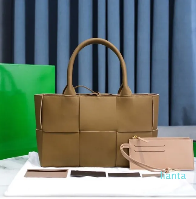 Sac à main en cuir d'agneau pour femmes, sac de styliste noir et marron, de qualité supérieure, pour Shopping en plein air, grand espace, 2023