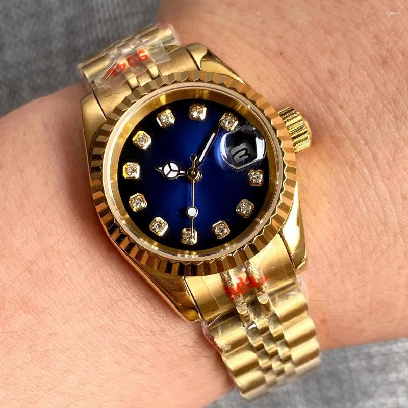 Armbandsur 26mm Fashion Yellow Gold Ladies Blue Watches Diamond Dial Sapphire Glass Date NH05 Automatisk rörelse Kvinnor Titta på Mini Design