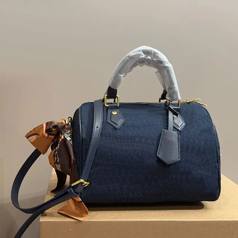 Denim Oreiller Sac Fourre-Tout Sac À Main Femmes Sacs À Bandoulière Mode Voyage Shopping Sacs À Main Fermeture À Glissière Dorée Sangle En Cuir Amovible Grande Capacité Sac À Bandoulière Portefeuilles