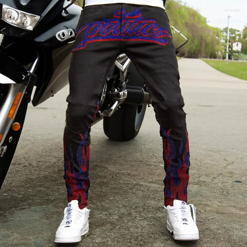 Jeans da uomo Luxury Black Stretch Skinny Hole Designer Pantaloni da moto di alta qualità Pantaloni a matita con strass in denim punk Y2k