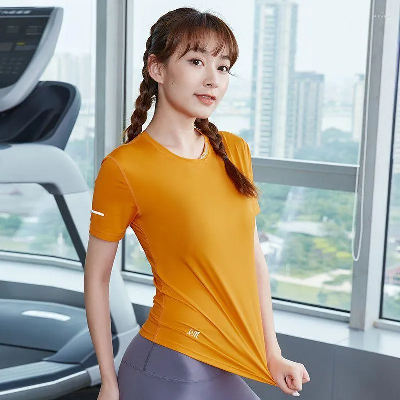 Aktywne koszule Kobiety T-shirt Summer Yoga nosza luźne sportowe trening sportowy krótko-rękawowy szybki suszący profesjonalny fitness na świeżym powietrzu