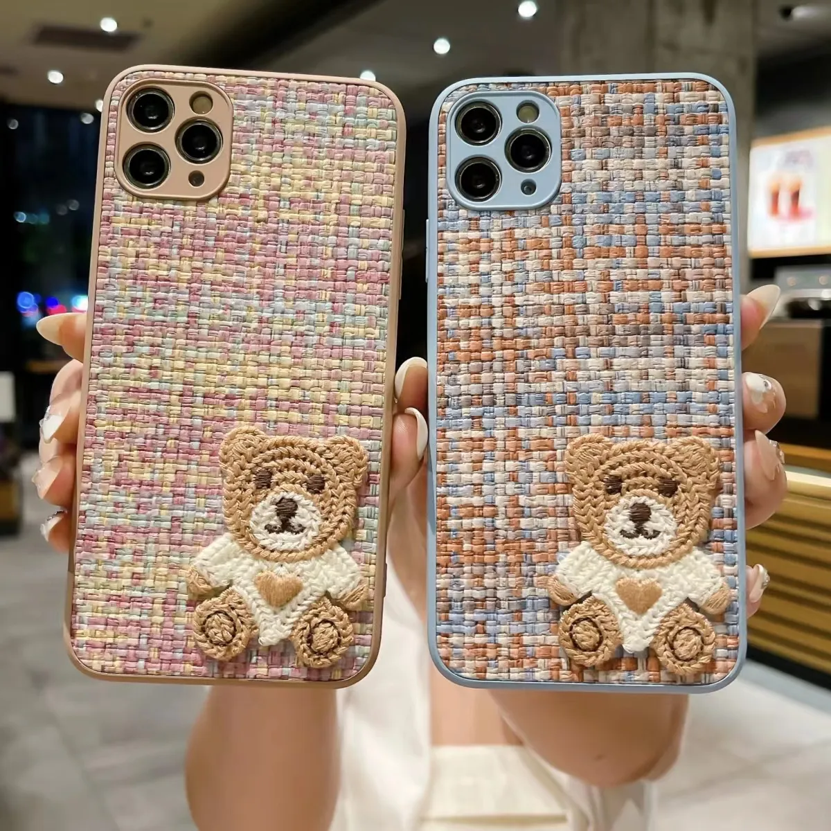 Designer de moda pequena fragrância bordado urso nível de aparência iPhone 15 14 13 12 11 Pro max 14plus 7 8 plus X XR XS xsmax Capa de couro Hardshell