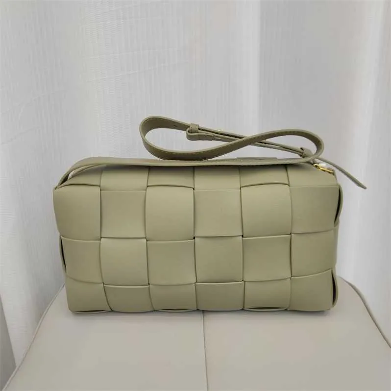 Handväska BVS Designer Botteg Bag 2023 Vävd kvinnor som stickar knuten Handstitched Mirror Quality Y 2023 Spring and Summer Korean Version New Handwove Lamb Skin