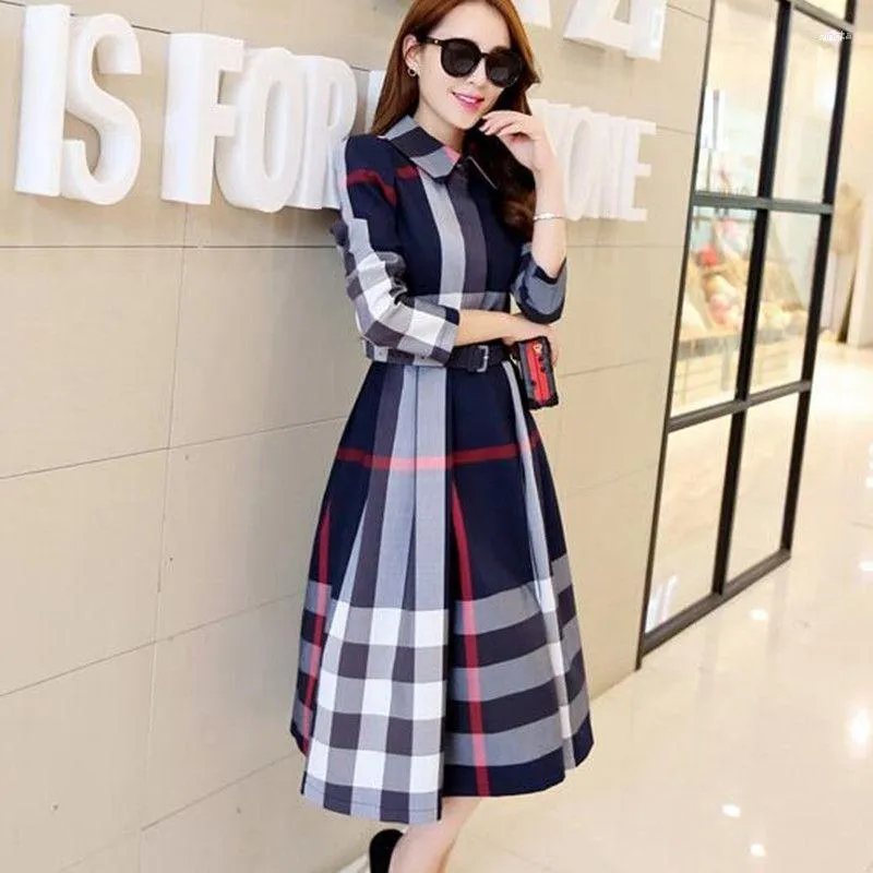 デザイナーカジュアルドレス2023女性のための新しいスタイル春秋女性の格子縞のミディドレス長袖の韓国ファッションベルトレディースの衣料品