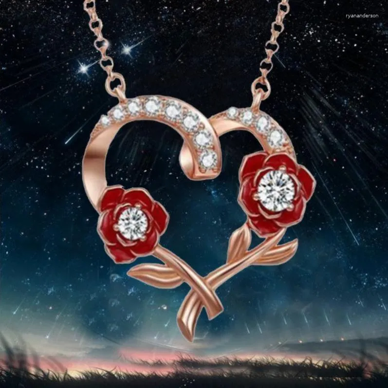 Collares colgantes Moda y collar creativo en forma de corazón con diamantes de imitación en el borde de la flor como regalo de fiesta de aniversario