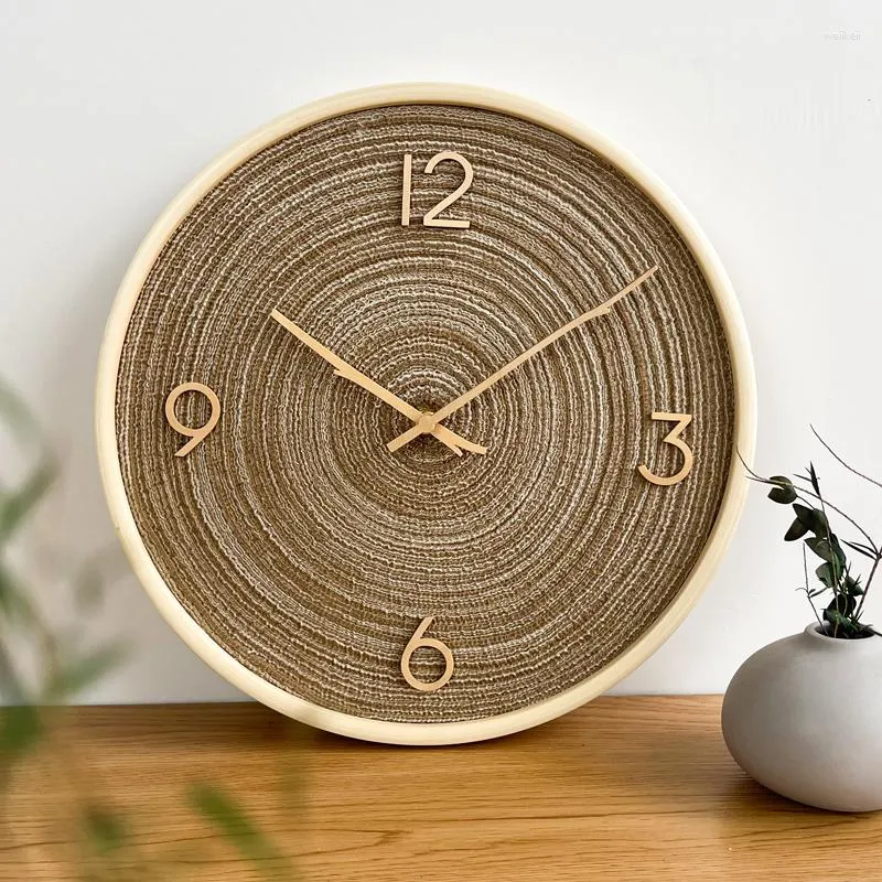 壁時計シンプルなソリッドウッドクロックリビングルームサイレントアートパーソナライズされた木製モダンデザインテーブルホームデコレーション