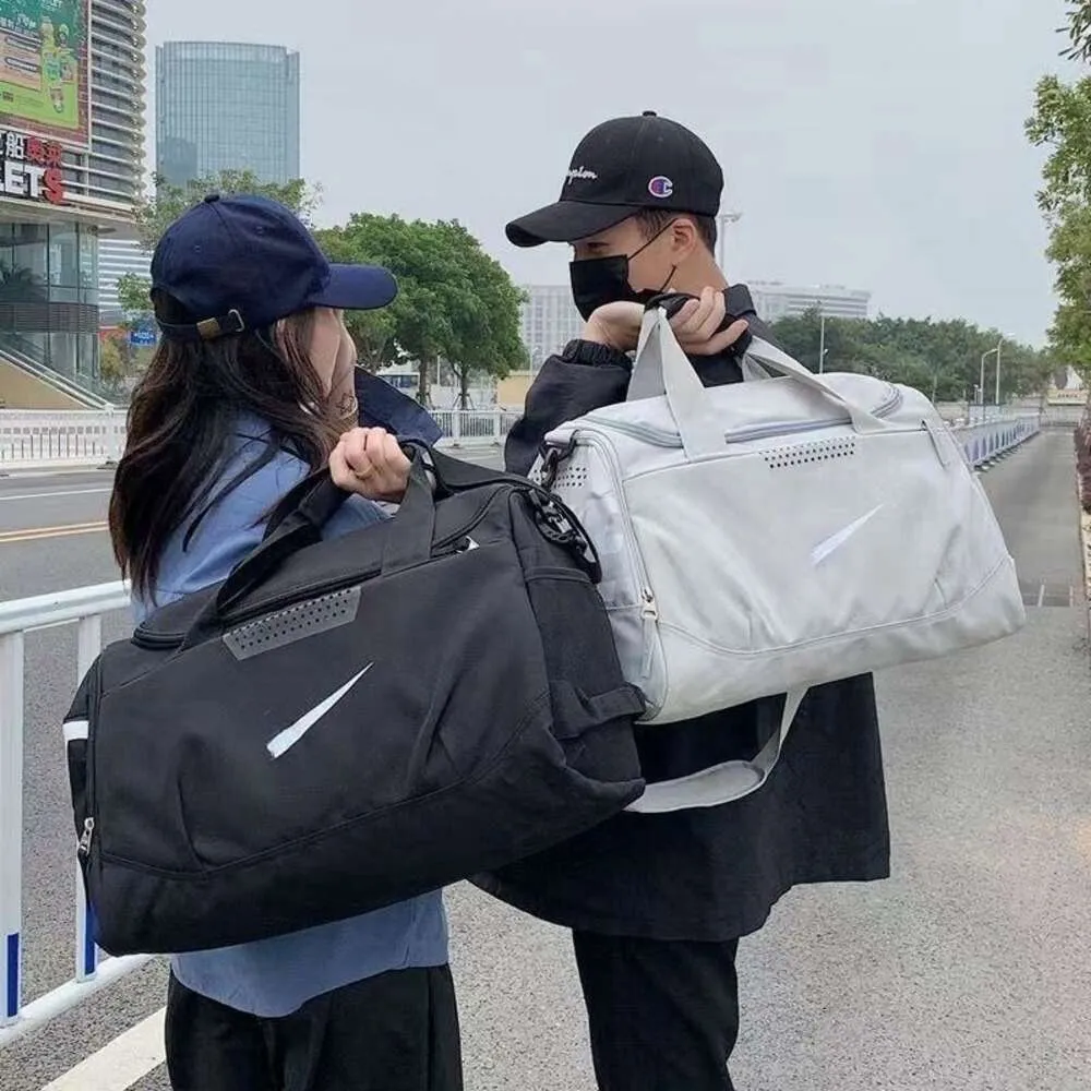 Bagages de voyage à bandoulière pour hommes et femmes Nouveau sac de voyage à la mode Position de chaussure indépendante Sacs d'entraînement de basket-ball de grande capacité Sac de fitness de yoga de sport