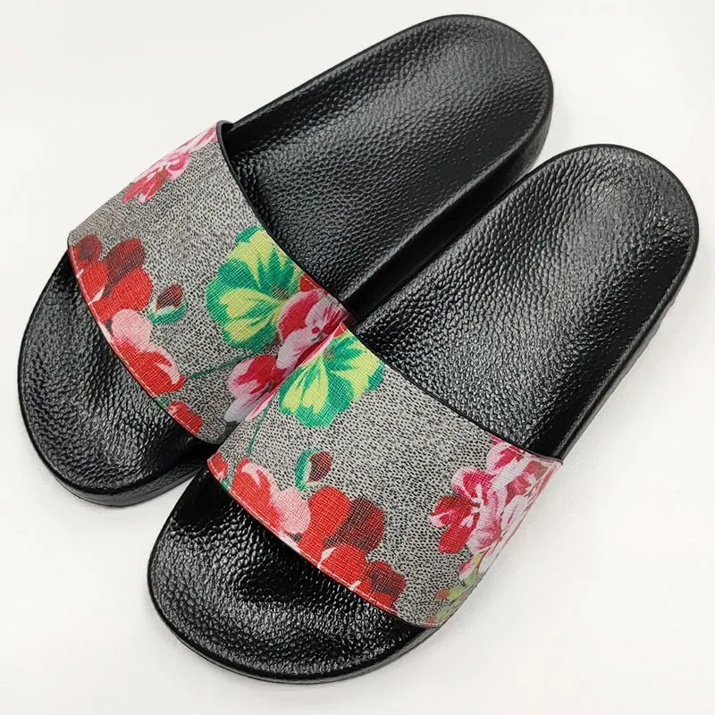 Hommes Femmes Pantoufles Mens Stripe Mousse Slide Bloom Designer Caoutchouc Noir Poursuite Piscine Flora Maison Chaussures Rouge Blanc Été Plage Sandales