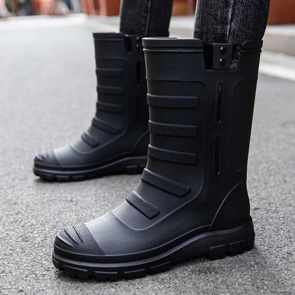 Men's mid top calf rubber boots