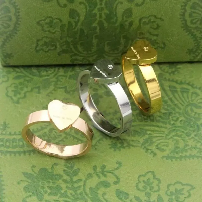 Anello di amore di alta qualità in 3 colori Anello di coppia in ottone di lusso a forma di cuore semplice Commercio all'ingrosso di gioielli di design da donna di moda