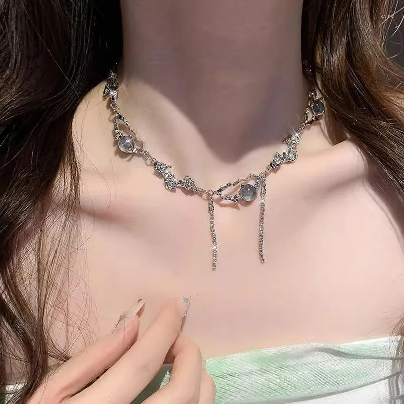 Kolye Kolyeleri Köpüklü Ay Işığı Taş Kolye Kadınlar için Yıldız Işığı Düzensiz Uzun Tassel Zincir Chokers Aksesuarlar Moda Takı