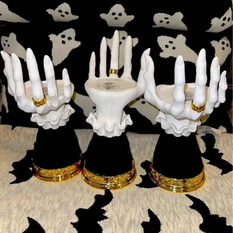 Decorazioni per la casa di Halloween Portacandele Stick Strumenti in resina Candeliere a forma di mano di strega horror 906