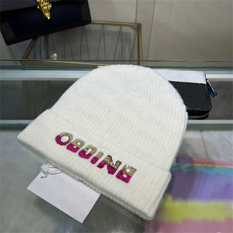 Beanie Cap Knitted Hat Designer Skull Caps for Man Woman Sequin Letters Decoration Winter 4 Color Plain Wool Adult Hats