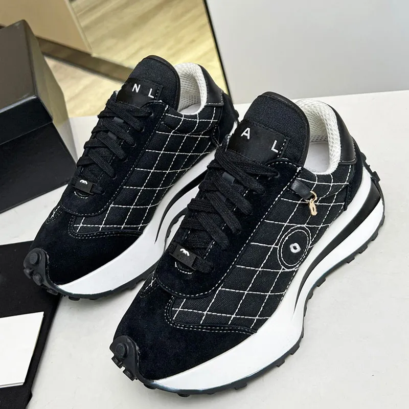 Womens Designer Sneakers Dress Shoe Lace-Up Quilted Texture Hardware Matelasse Platform Heels Leisure Shoe Ladies Rubber Sole Classic Denim Black Sports Shoe