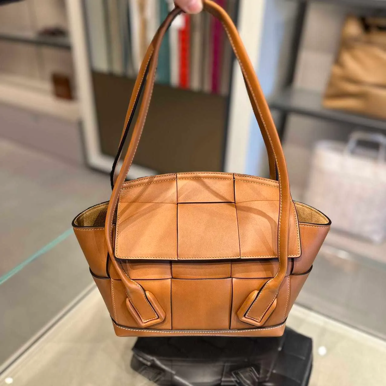 バッグBVS女性BOTTEG VENA BAGS CAMEL ARCO33 ONEハンドバッグX