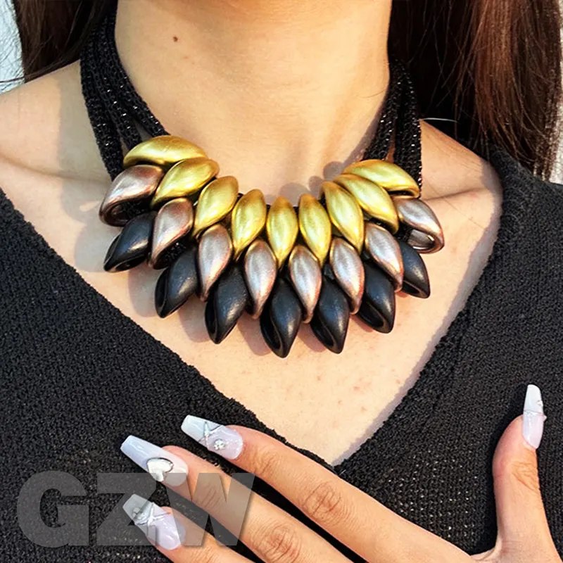 Retro Multi-Layered Heavy Alloy Statement Necklace Choker för kvinnliga kvinnliga bohemiska mode Europeiska amerikanska personliga Boho-krage smycken Tillbehörskedja