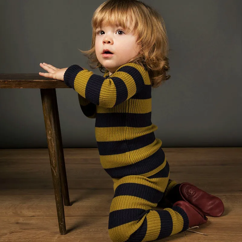 Pullover a costine Abbigliamento per bambini Set Autunno Inverno Stripe Neonate Ragazzi Vestiti Bambino Infantile Maglioni Pantaloni Abiti 230905