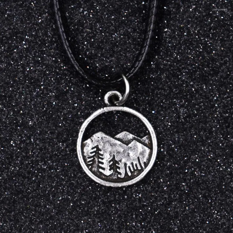 Ciondoli SanLan Mountain Forest Pattern Hollow Rotondo Stile Ciondolo Collana in cordoncino di cuoio Gioielli regalo per club scalatore