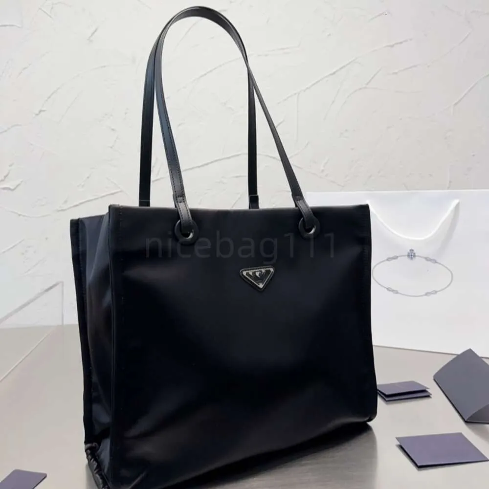 Cross Body Nieuwe 2023 Schoudertassen Mode Vrouwen Zwart Luxe designer P draagtas boodschappentas draagtasdesigner tas