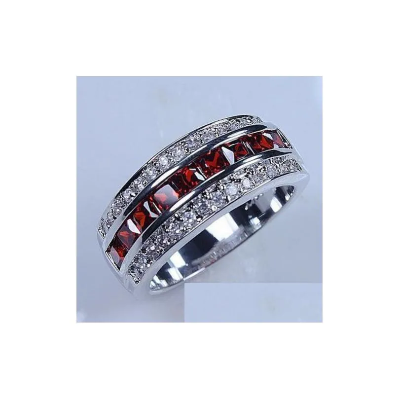 Bagues de bande Victoria Wieck Bijoux de luxe 10kt or blanc rempli rouge grenat simulé diamant mariage princesse bagues de mariée pour hommes cadeau Dhke1