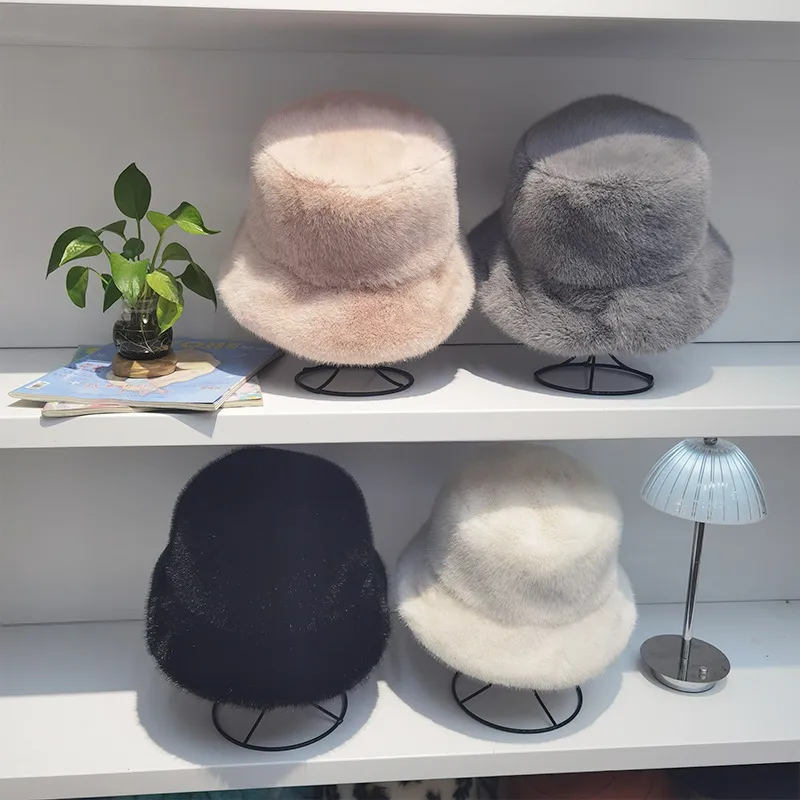 ヨーロッパとアメリカの秋と冬の模倣毛皮のぬいぐるみ漁師の帽子暖かくて太いポットの帽子ファッショントレンド女性帽子