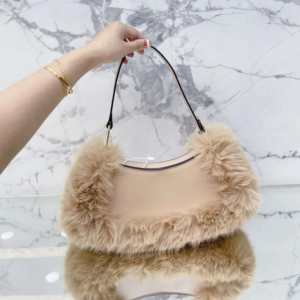 DHgate Fur Shoulder Bag Leather Crossbody Handbag Gold Chain Design Girl Fuzzy Purse with Box Bags Luggage Accessories