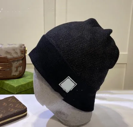 Autunno e inverno europeo e americano nuovo berretto di lana scozzese da donna casual cappelli a cuffia in stile occidentale abbinati caldo cappello lavorato a maglia da uomo grande marca