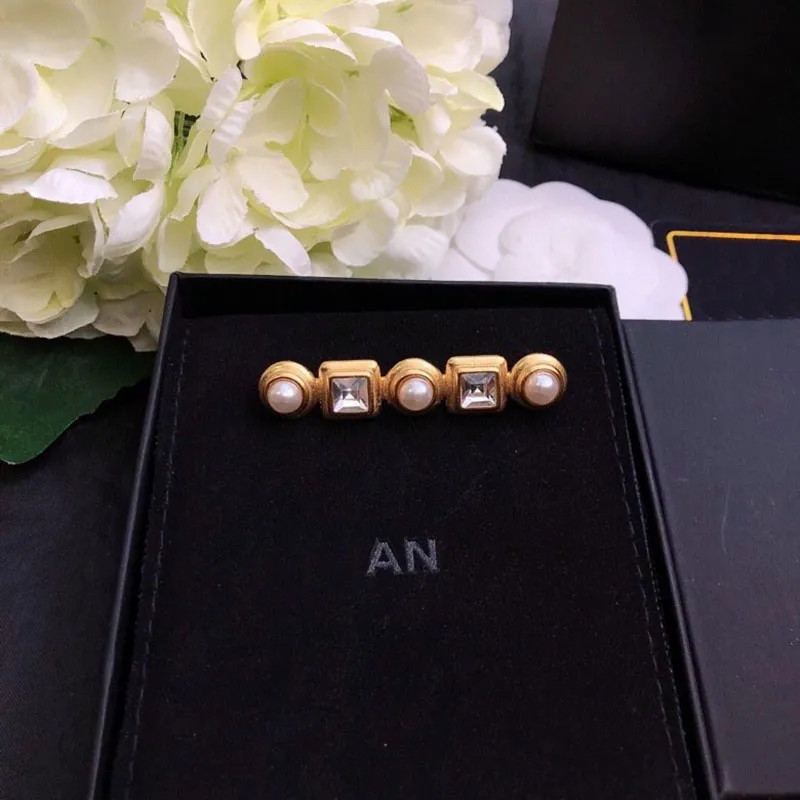 Designer Kristall Brasses Broschen Retro Geschenk Gold Pins Frauen Mode Perle Broche Kleidung Anzug Brosche Perlen Weiblich_voghion.com