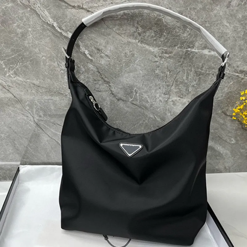 Bolsos de hombro a la moda para mujer, bolsos de mano de nailon de alta calidad, informales, versátiles, de alta capacidad, 2023