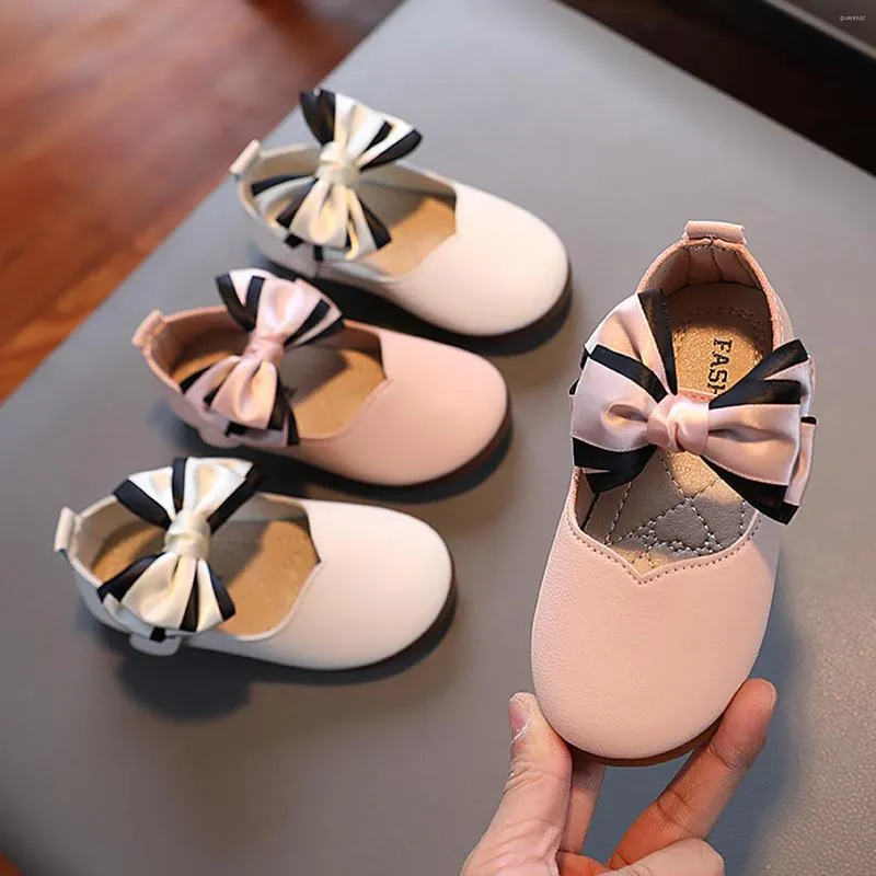 First Walkers Girls Baby Princess Shoes Sandals Bowknot Dançando de couro infantil infantil solteirão de festa de moda menina casual