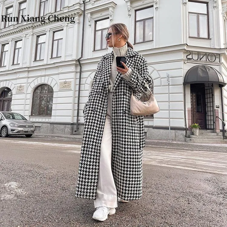 Kvinnors dikerockar kör Xiang Cheng Women 2023 Autumn/Winter Checker Long Windbreaker High End Fashion Coat Black White Light Mature