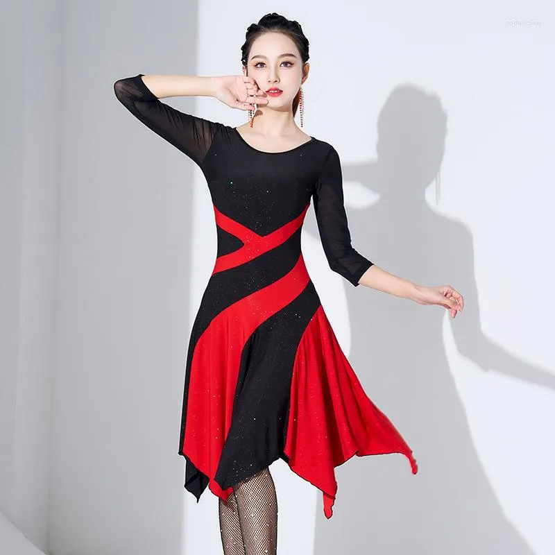 Stage Wear Noir Rouge Irrégulière Robe de danse latine 7/4 manches carrées Jitba Femme Pratique Jupe Costume Adulte Costume Rumba Stripe Couture