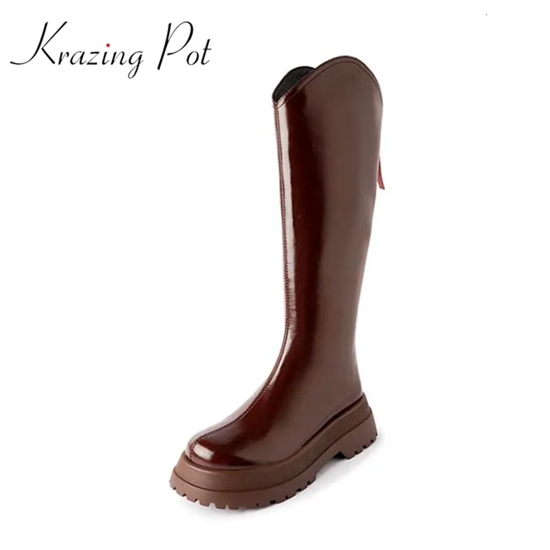 Botas Krazing Pot Cuero de grano completo Estilo preppy Punta redonda Invierno Conciso Cálido Montar Tacones Med Plataforma Muslo Alto 230907