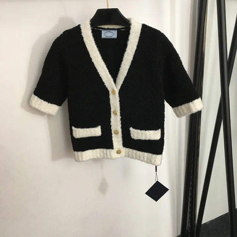 Chandails tricotés à col en V pour femmes, pull à boutons dorés, vestes d'hiver en laine douce, manteau de luxe pour le jour de noël