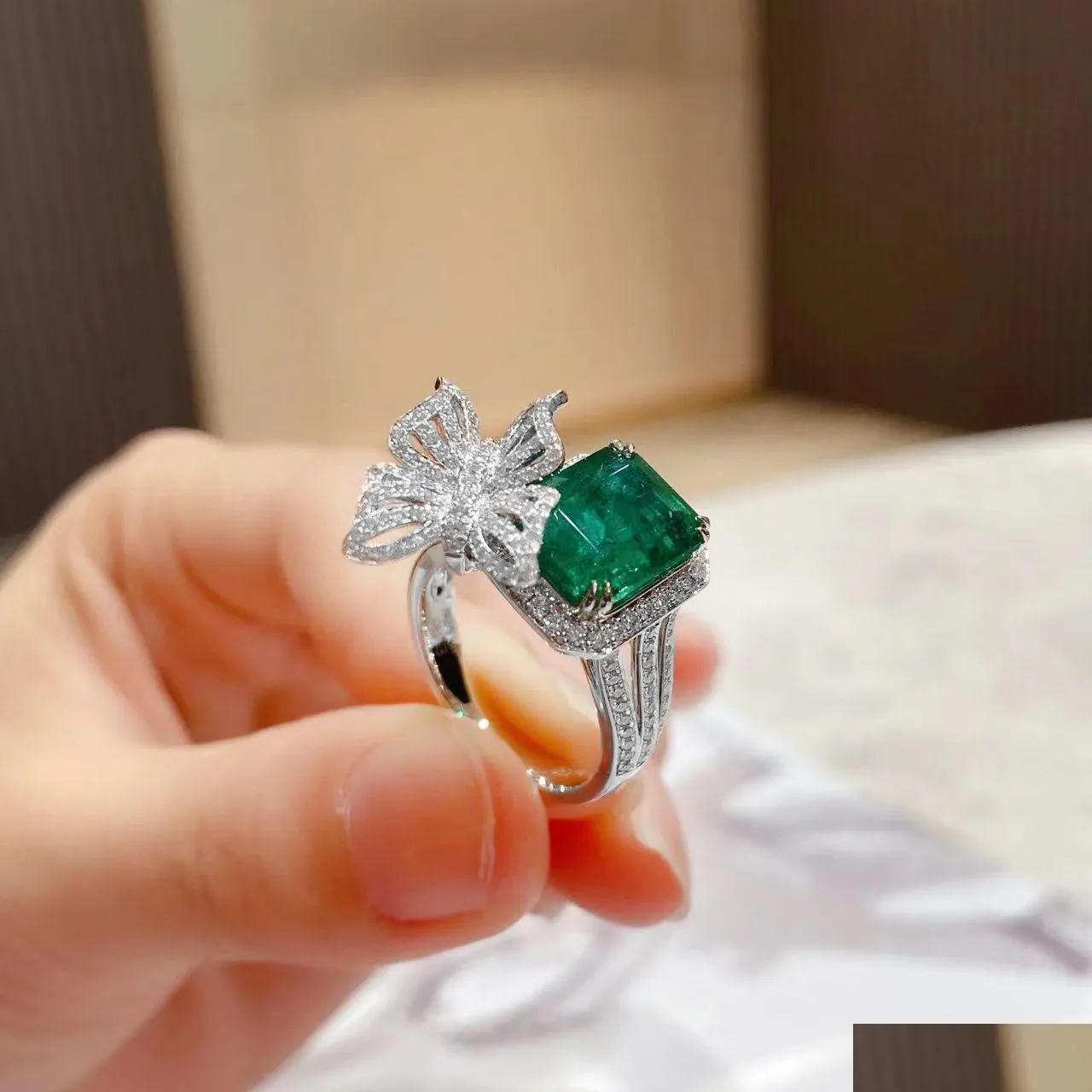 2023 new design vintage luxury silver color designer Wedding Engagement  Halo Rings For Women finger jewelry wholesale R1805