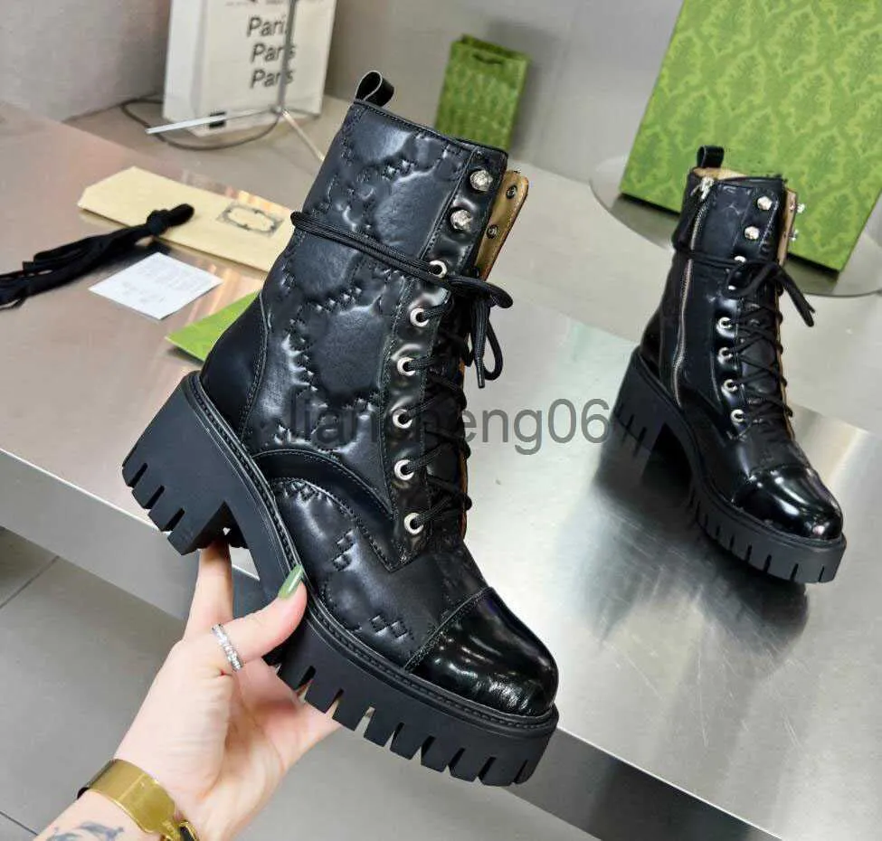 Boots 2024 مصمم Martens Womens Boots للنساء Biack Cowboy Style Booties Platform حقيقية من الجلد الحقيقي أفضل جودة الحجم 35-42 x0907