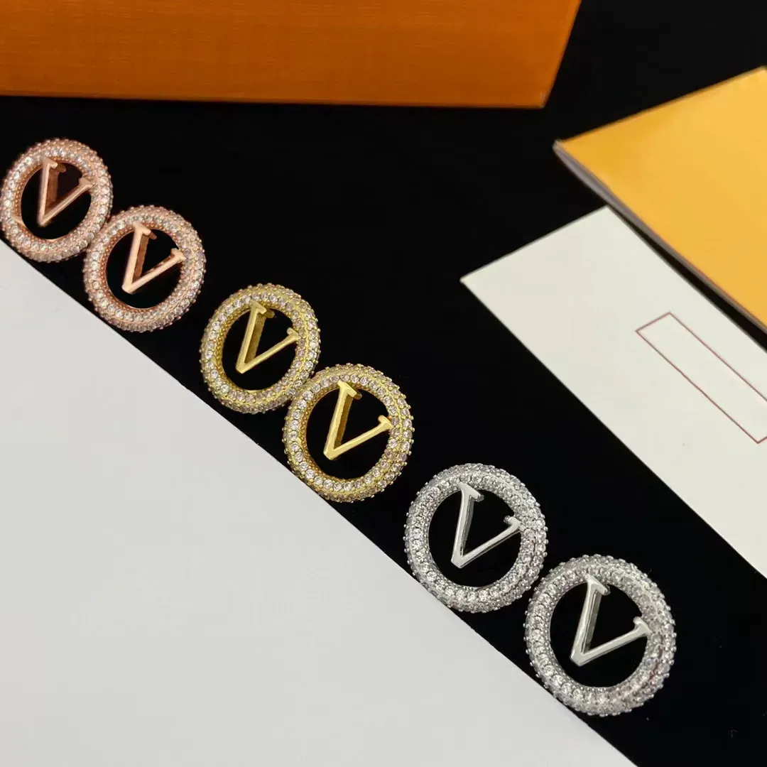 Mode kleine ronde diamanten oorbellen vrouw Luxe designer oorbellen letter V sieraden vrouwen 18k diamanten Huwelijksgeschenken elsaky-3 CXG977