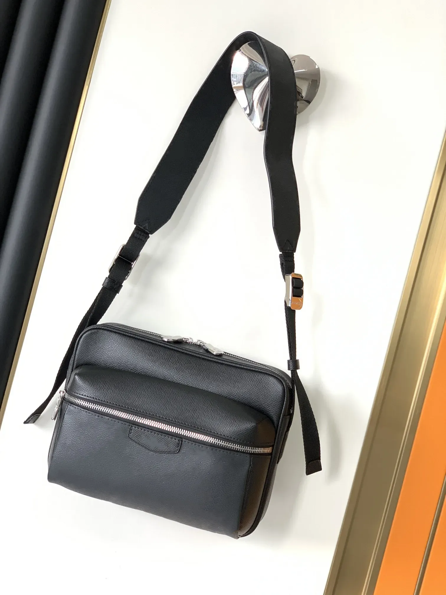 Dhgate louis vuitton messenger bag hotsell