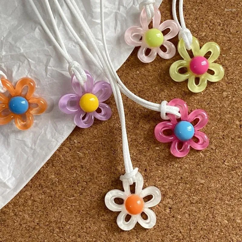 Collane con ciondolo Collana di fiori multicolori per donne Ragazze Tendenza Catena di clavicole Girocollo Accessorio di gioielli per feste di festa Regalo