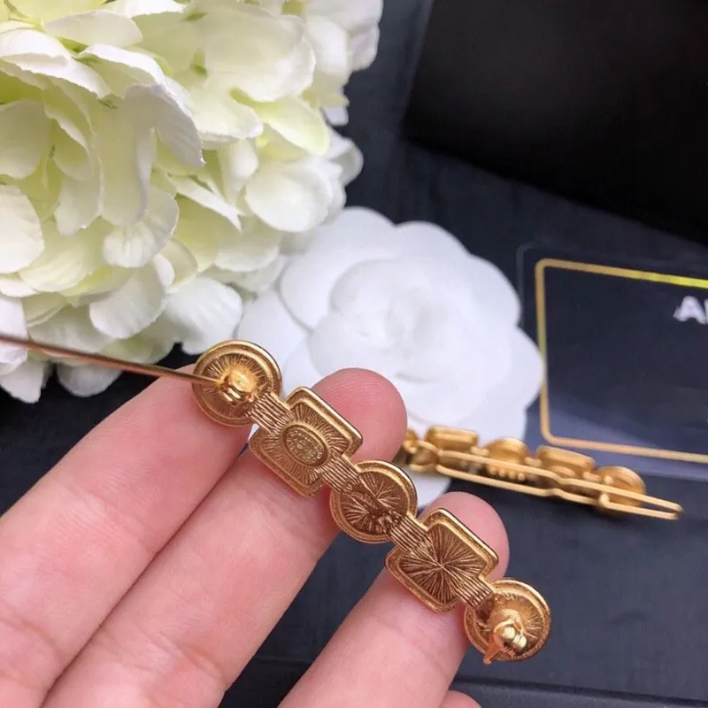 Designer Crystal Brasses Brooches Retro Gift Gold Pins Women Fashion Pearl Broche Clothes Suit Brooch Beads Female_voghion.com