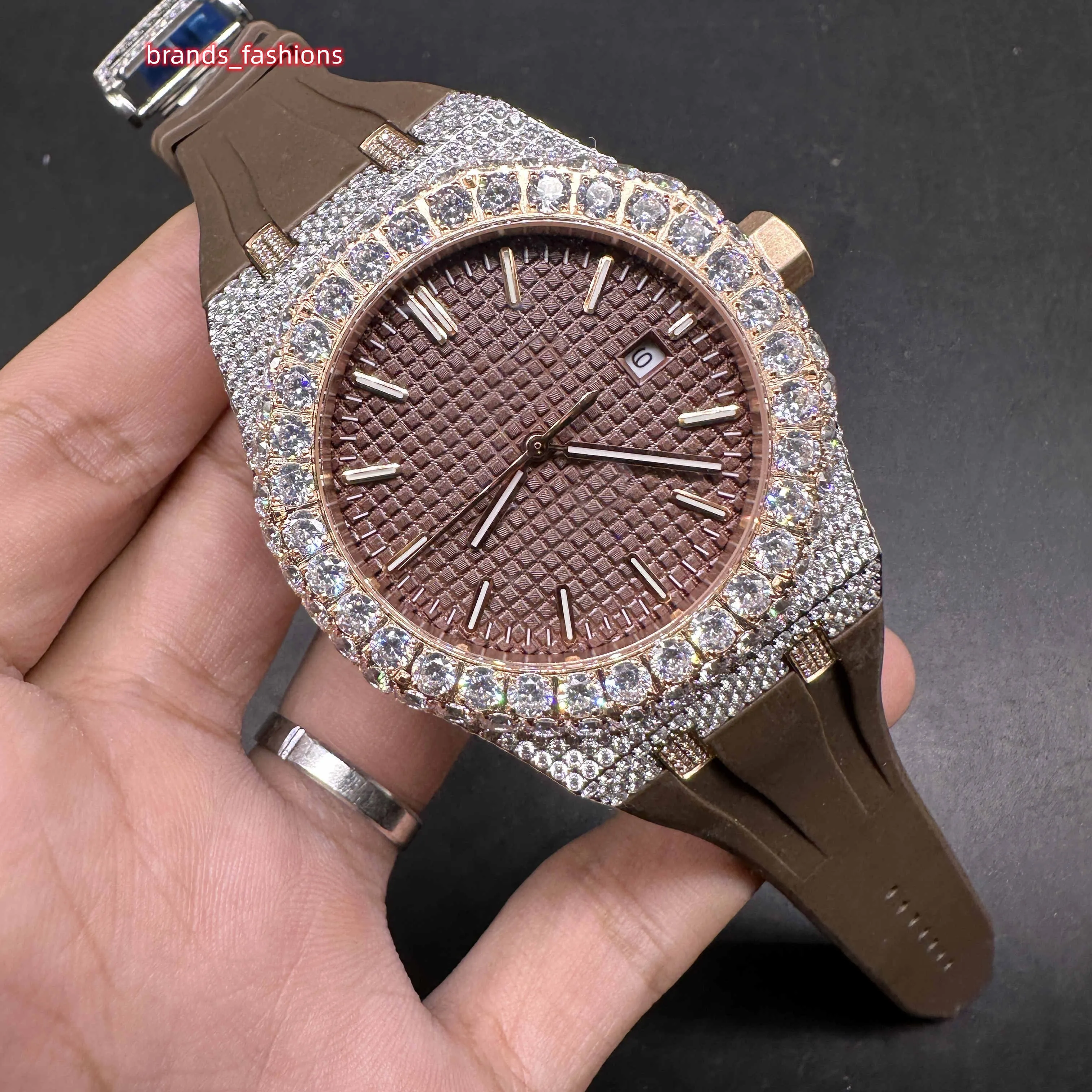 De nieuwste heren ijs diamanten horloge 2tone roségouden kast bruin wijzerplaat 8215 Automatische beweging Kijk Shiny Good de koning van nachtclubs rubberen band horloges