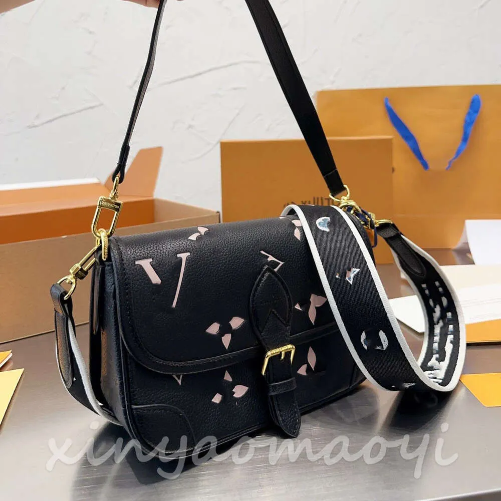 Elegante bolso baguette negro para mujer, bolso de diseñador, bolso para axilas, elegancia vintage, todo a la moda, bolso, bolso de mano, estilo de venta caliente