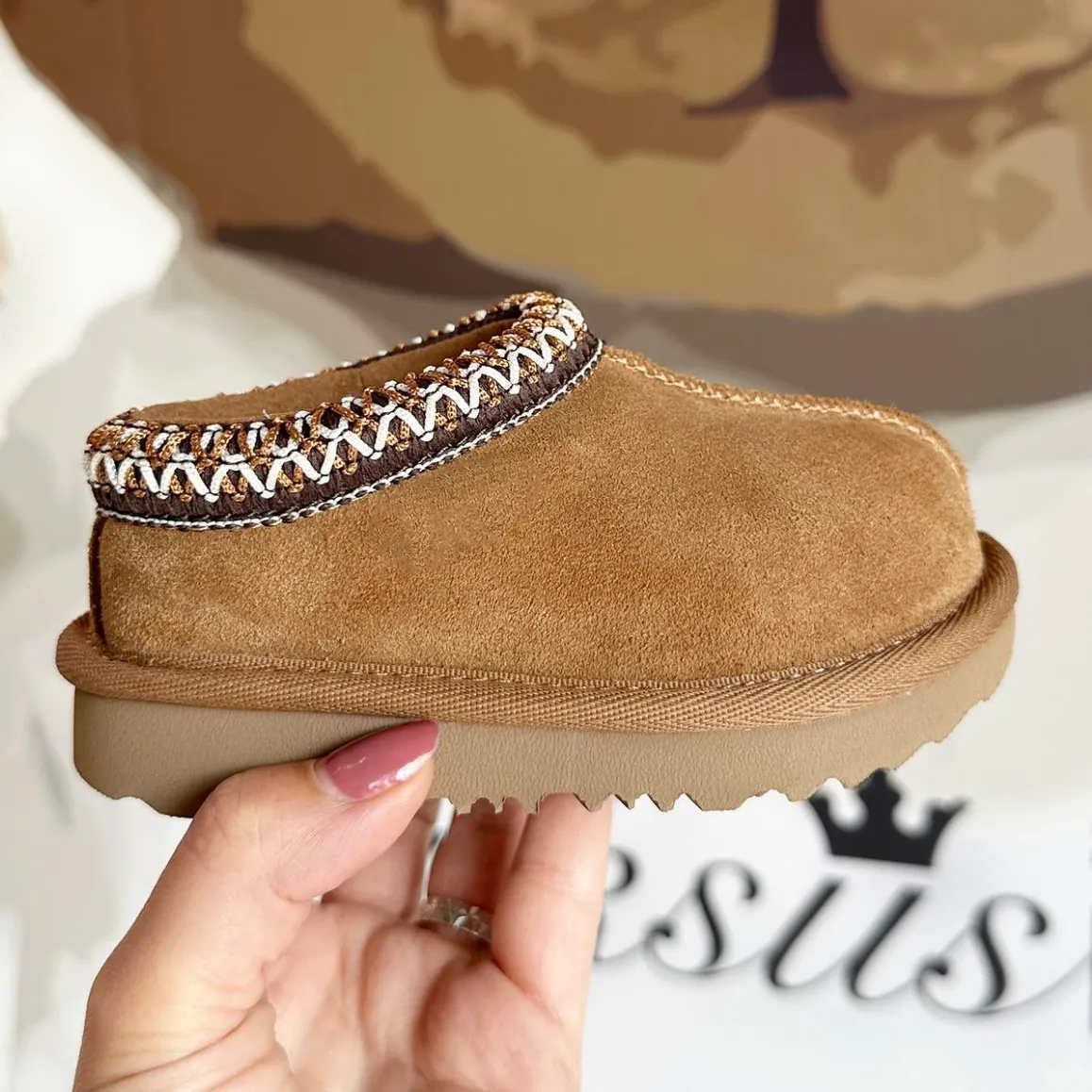 Pantoufles Tasman II pour enfants en bas âge Tazz Chaussures pour bébé Claquettes en fourrure de châtaigne Peau de mouton Shearling Classique Ultra Mini Botte d'hiver Mules à graines de moutarde Laine à enfiler Little Big 97