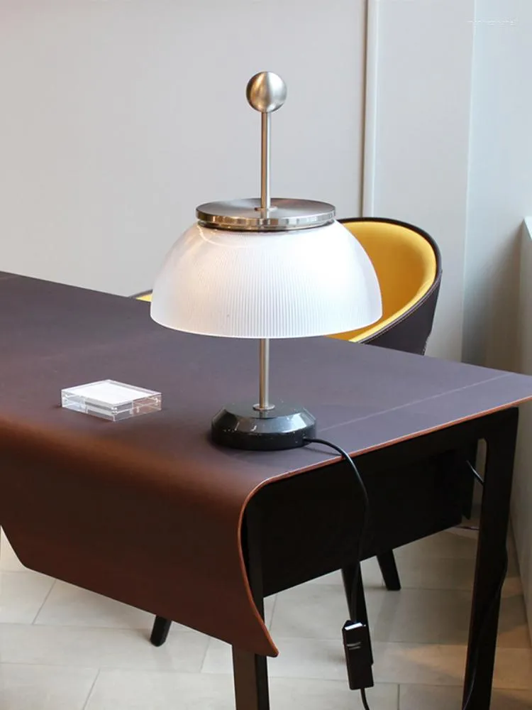 Bordslampor minimalistiska kreativa retro sovrum sovrum designer provrum studie skrivbordslampa