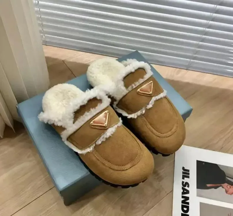 Nouveau hiver chaud pantoufle femmes chaussures intérieur/extérieur chaussure de neige botte courte femmes appartements coton peau de mouton daim pantoufles EU35-40 super qualité